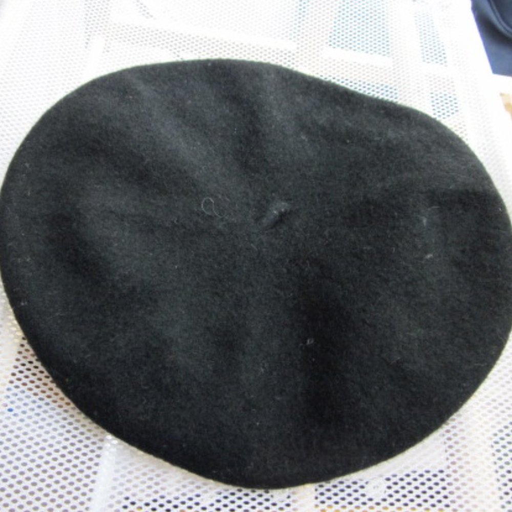 Benetton 100% wool black beret